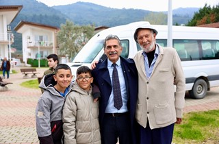 Miniklerden Yaşlı Konukevi'ne Ziyaret